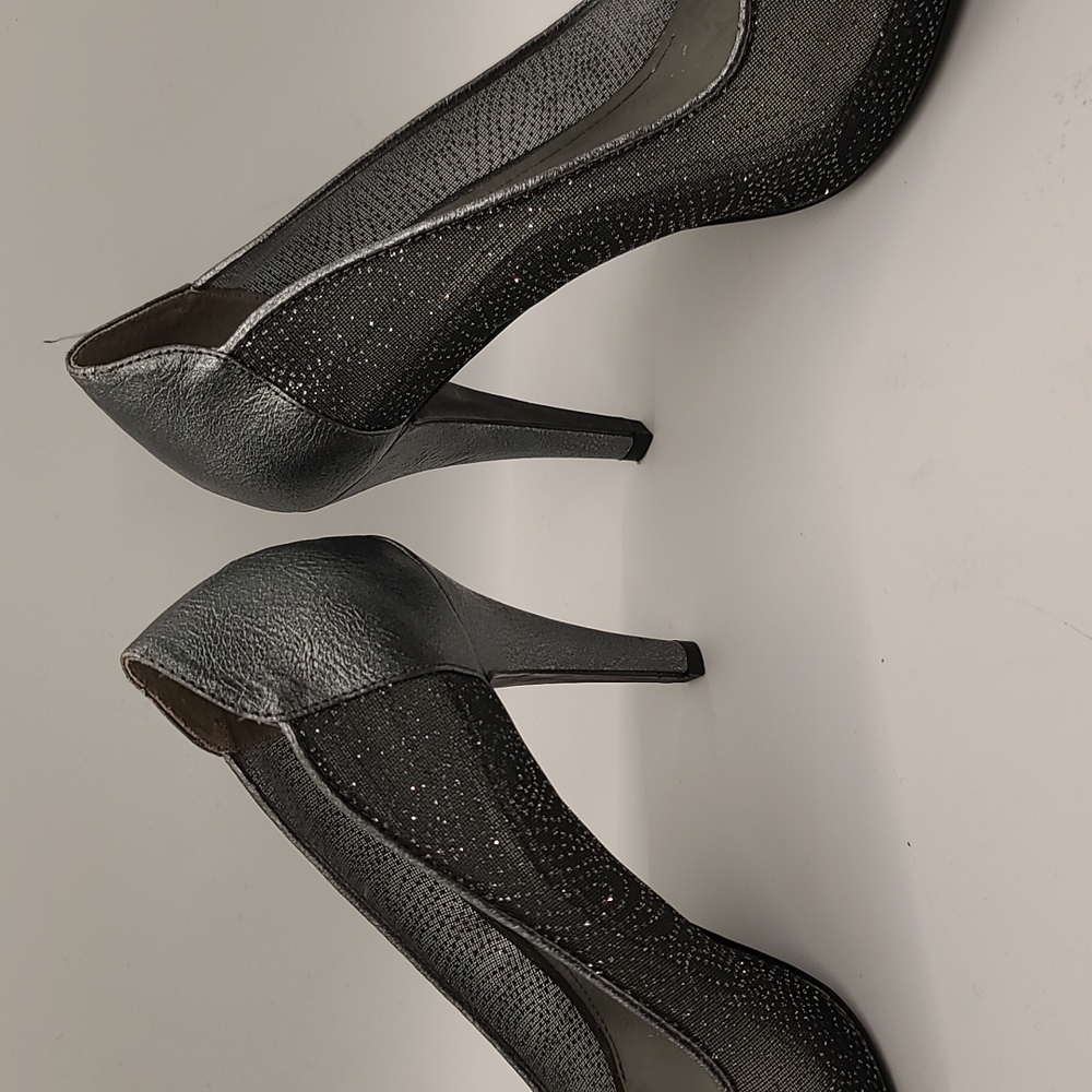 Heels - Picture 3 of 4